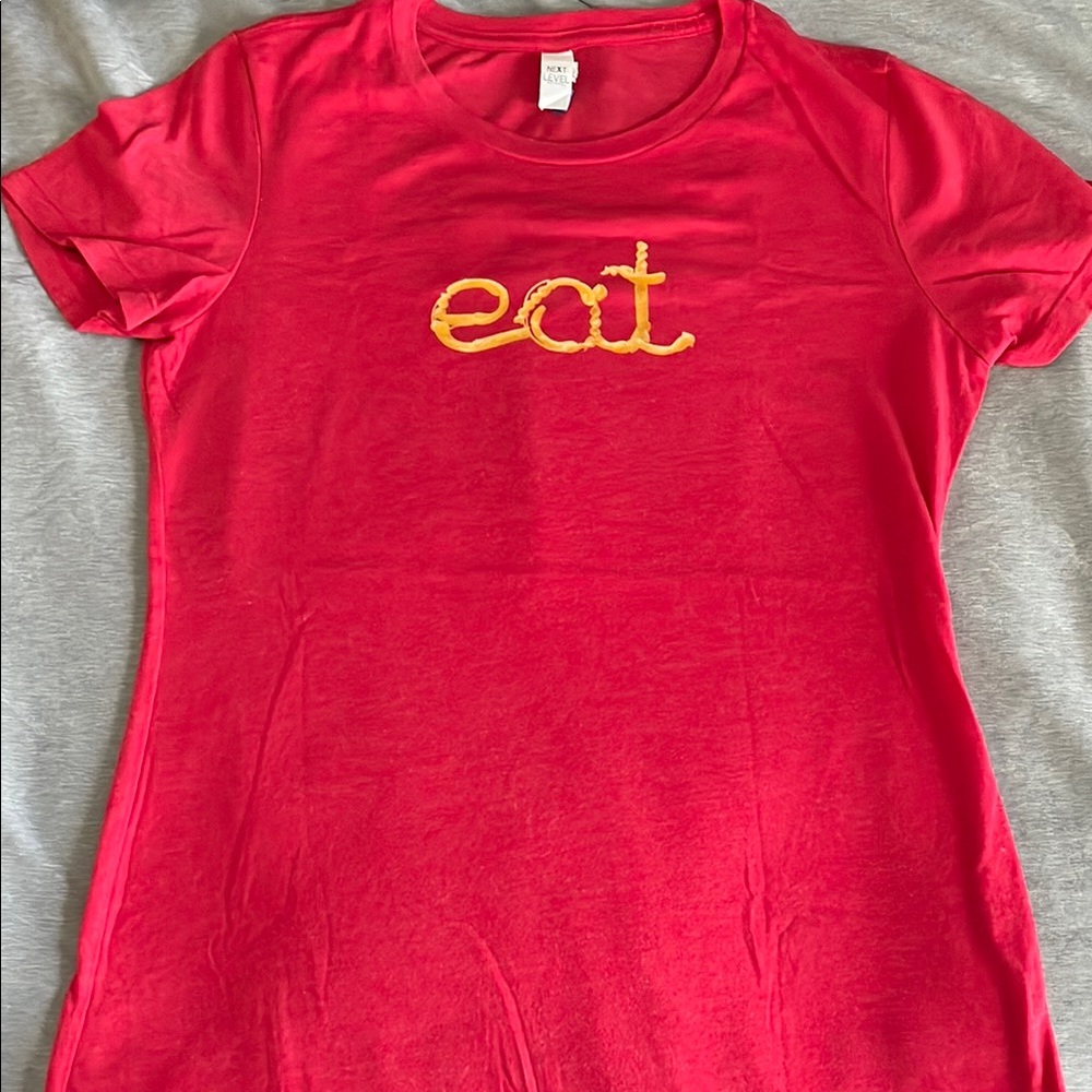 EAT PRAY LOVE Women's Red Vintage Graphic Tee L